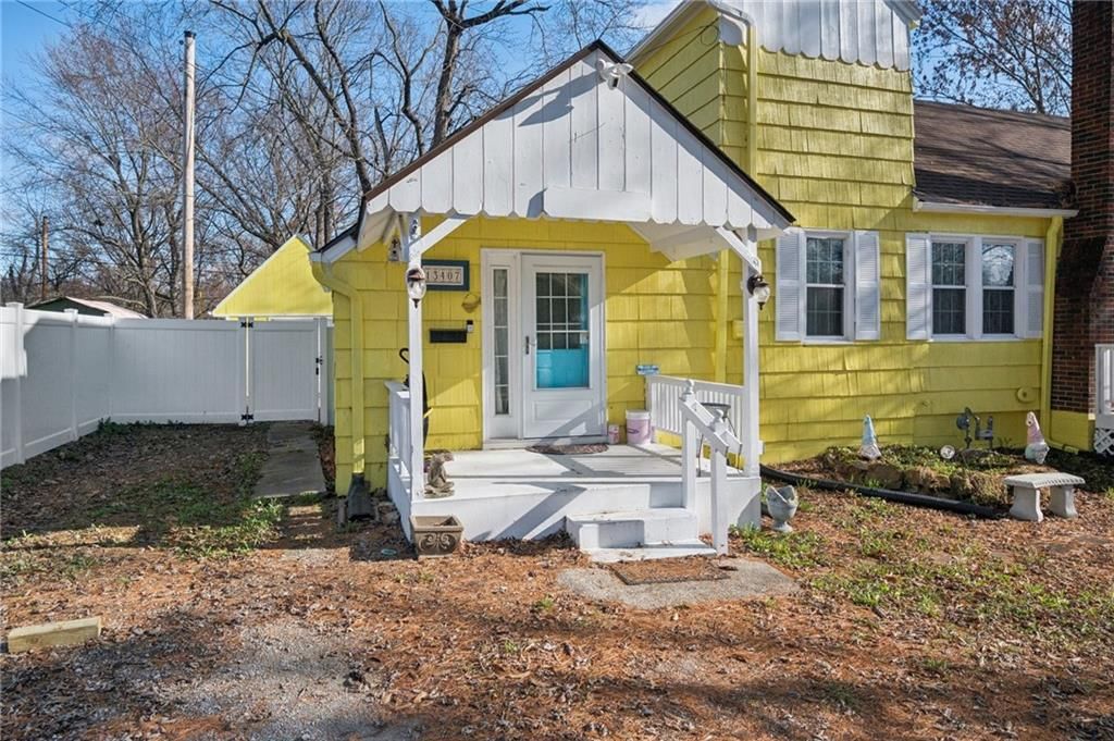 13407 Bennington Avenue — photo 3