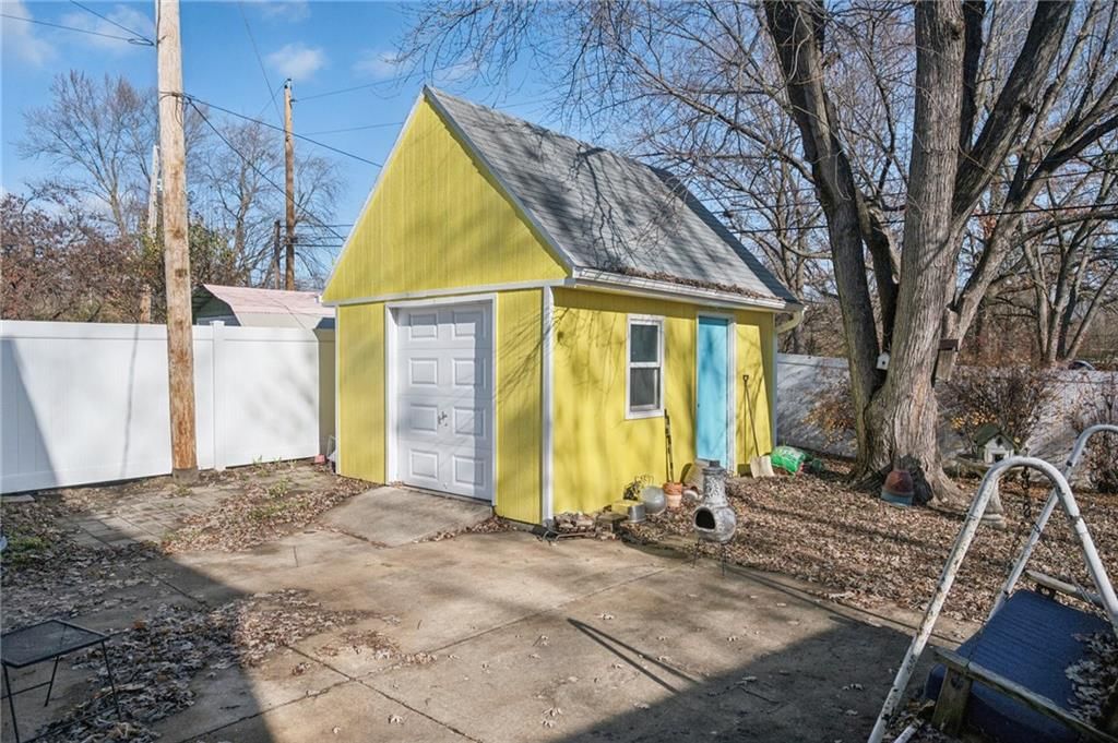 13407 Bennington Avenue — photo 8