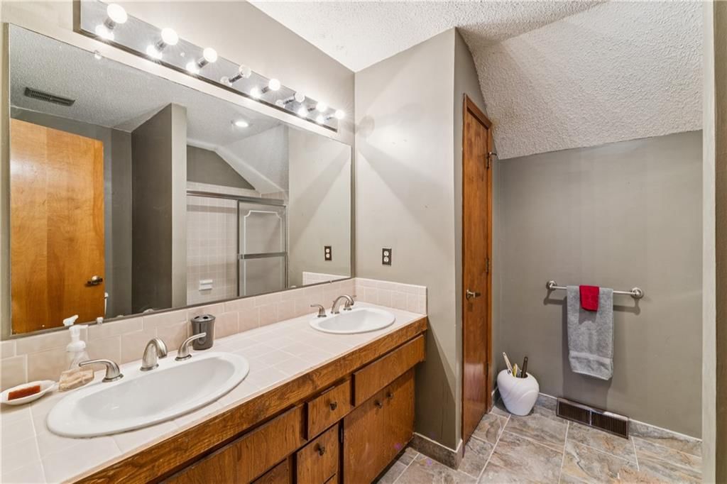 4531 Woodstock Street — photo 34
