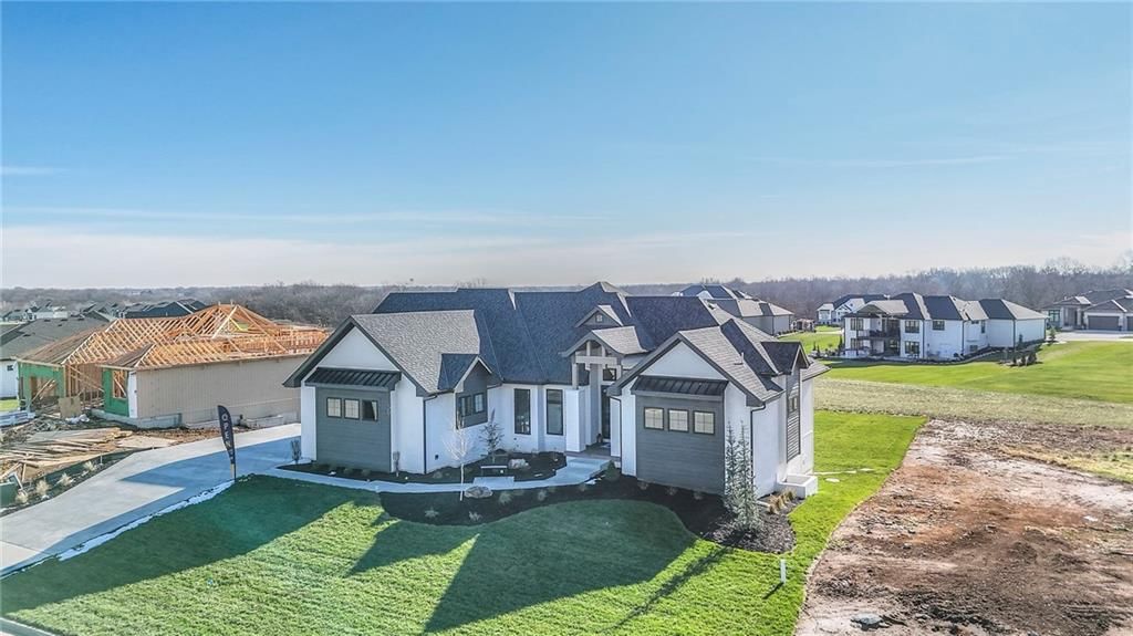 561 South Shore Drive, Lake Winnebago, MO