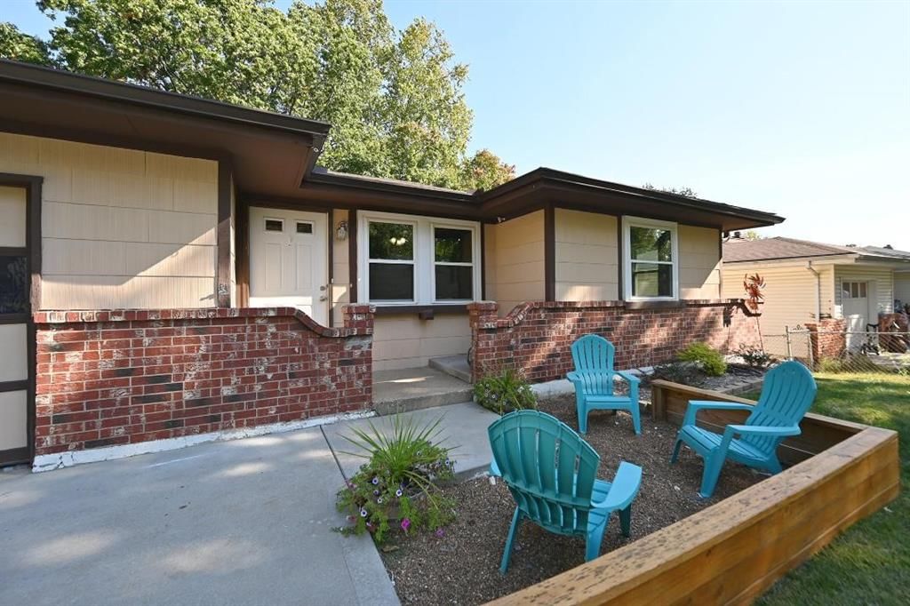 5871 N Oakley Avenue — photo 3