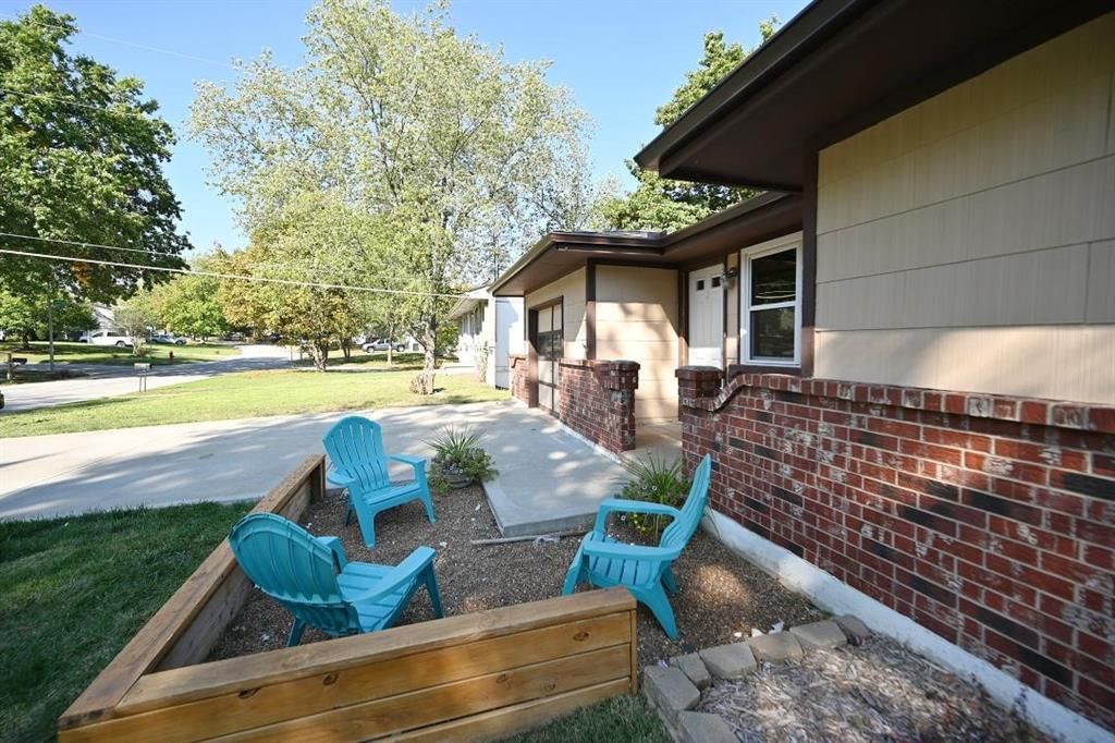 5871 N Oakley Avenue — photo 4