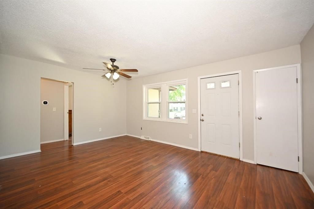 5871 N Oakley Avenue — photo 6