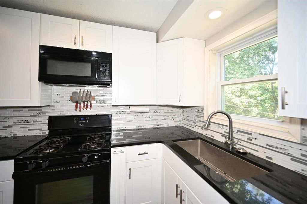 5871 N Oakley Avenue — photo 8