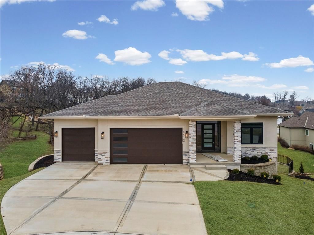 4412 NE Gateway Drive, Lee's Summit, MO