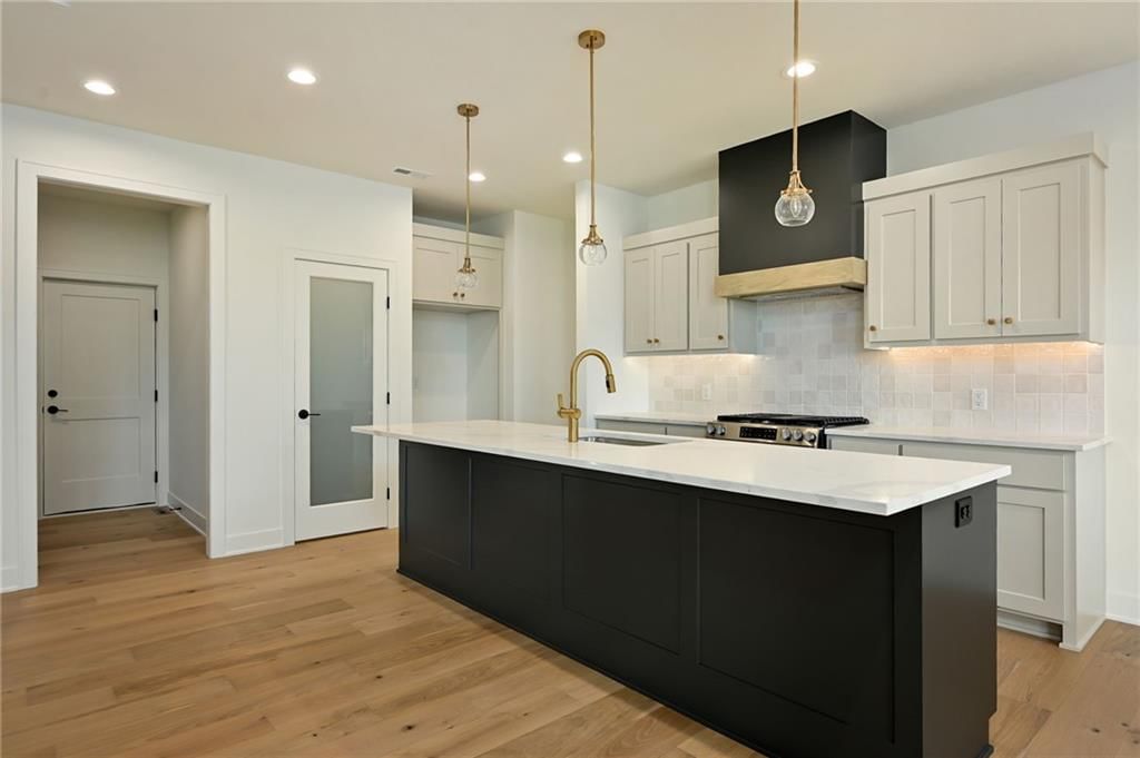 4412 NE Gateway Drive — photo 8