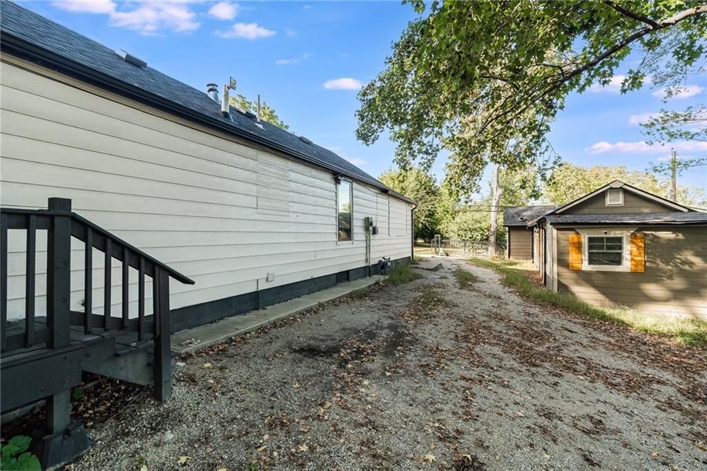 8810 SMART Avenue — photo 11