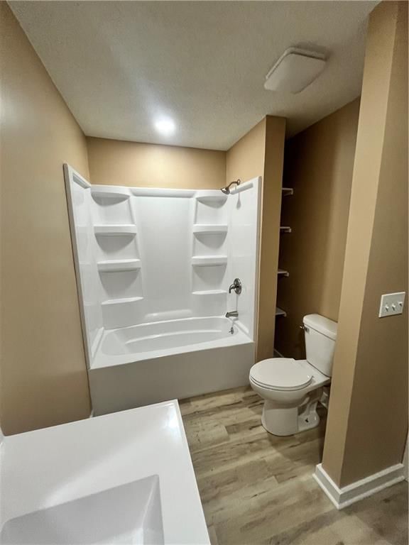 2105 Jefferson Avenue — photo 8