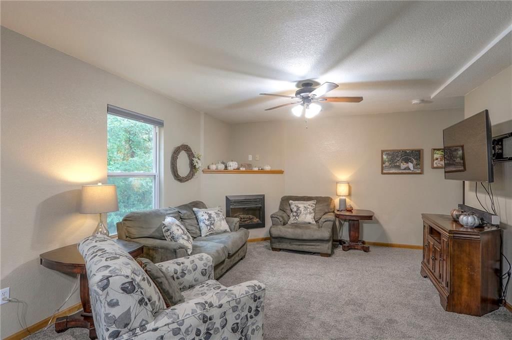 1618 NW Samantha Court — photo 8