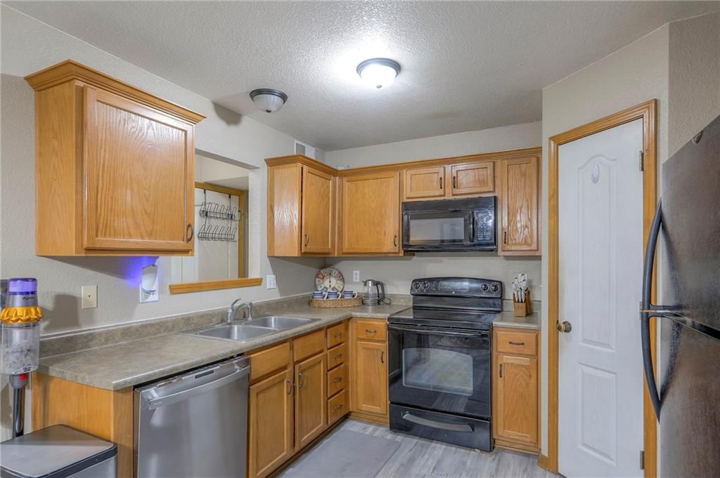 1618 NW Samantha Court — photo 15