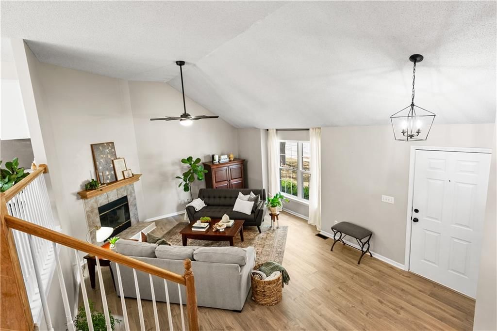 Photo 10 of 28 - 21205 W 125th Terrace