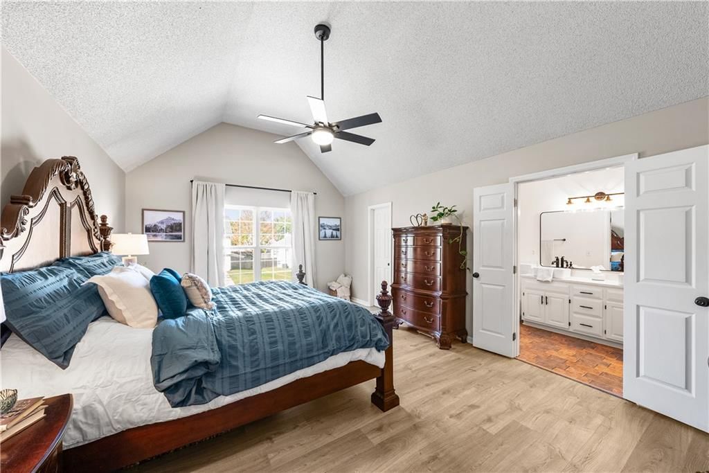 Photo 11 of 28 - 21205 W 125th Terrace