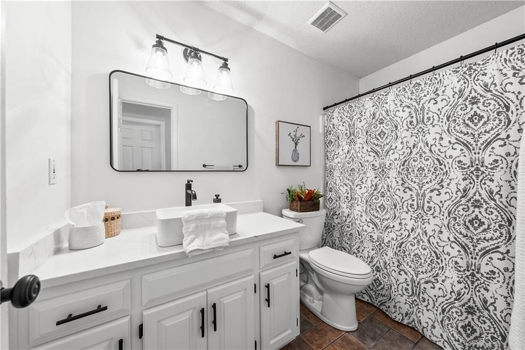 Photo 16 of 28 - 21205 W 125th Terrace