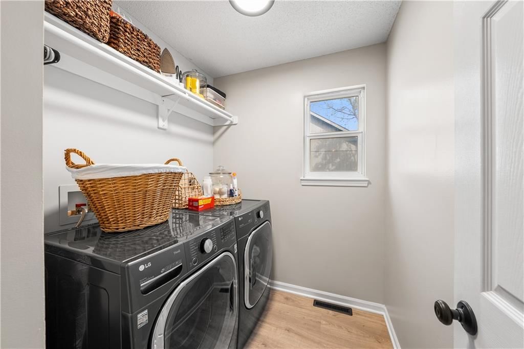 Photo 17 of 28 - 21205 W 125th Terrace