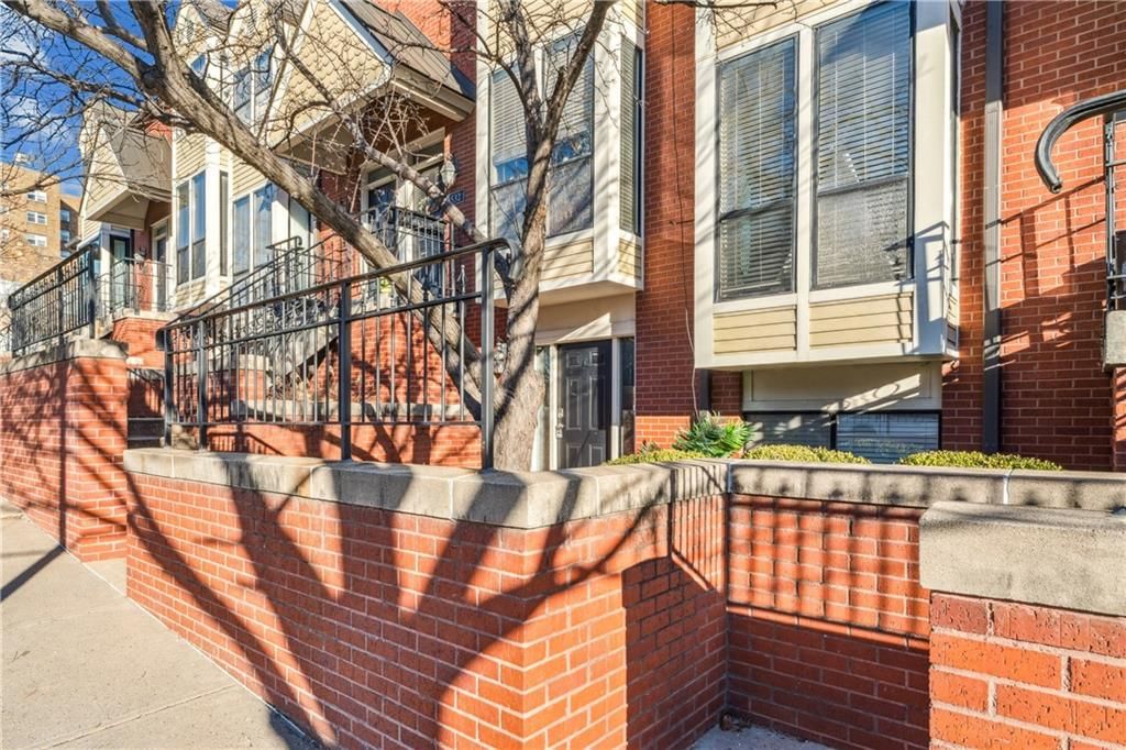 530 W 10th Street — photo 3
