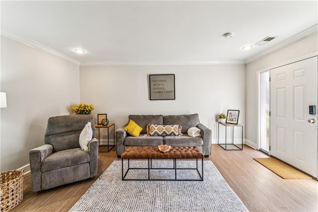 530 W 10th Street — photo 11