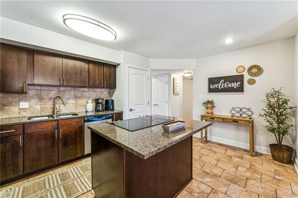 530 W 10th Street — photo 13