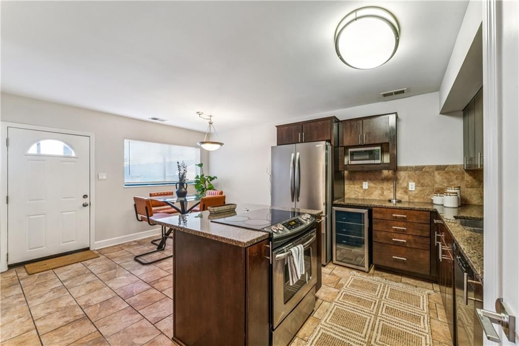 530 W 10th Street — photo 14