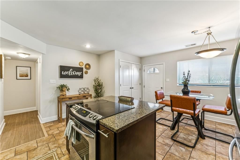 530 W 10th Street — photo 15