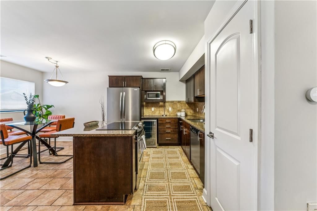 530 W 10th Street — photo 16