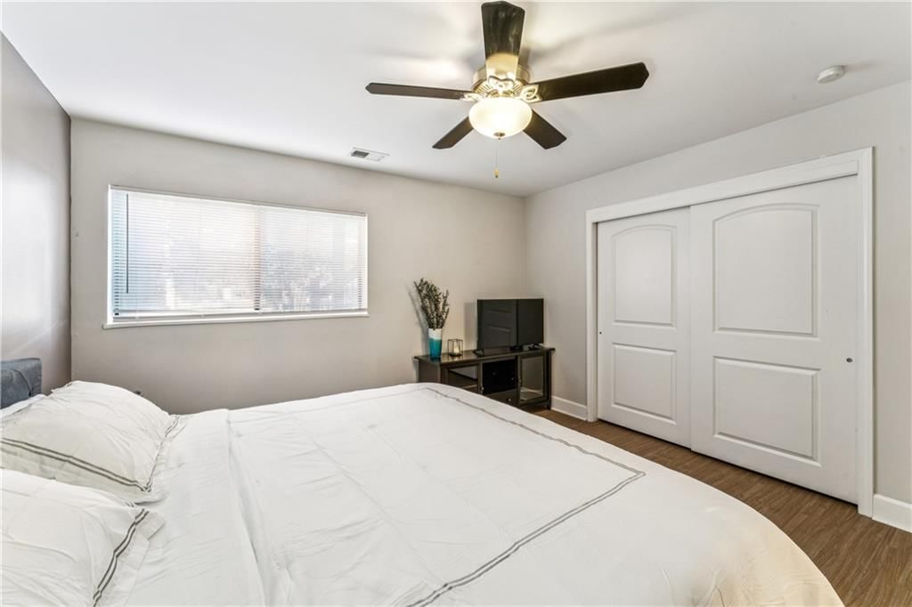 530 W 10th Street — photo 22