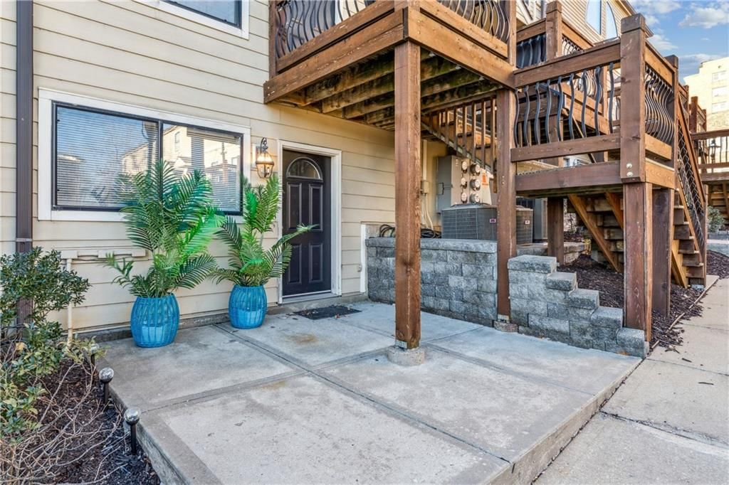 530 W 10th Street — photo 32