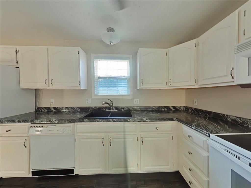 1106 E Chestnut Court — photo 2