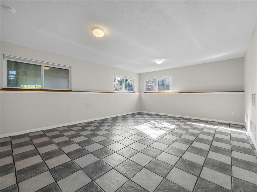 12621 S Clinton Court — photo 31