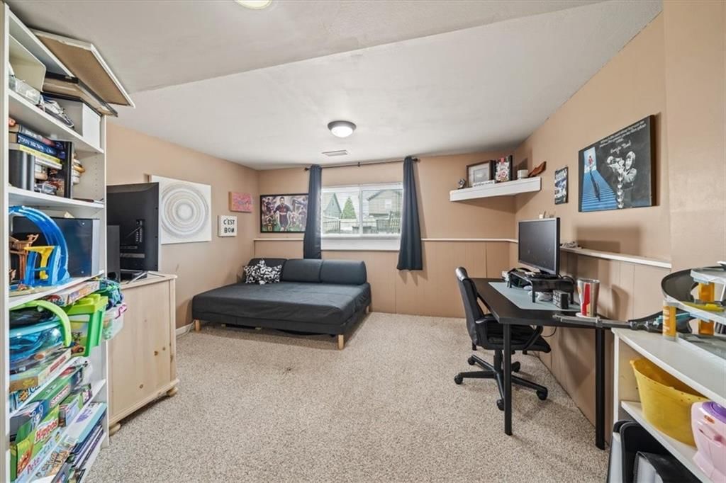 Photo 20 of 27 - 964 E Witch Hollow Street