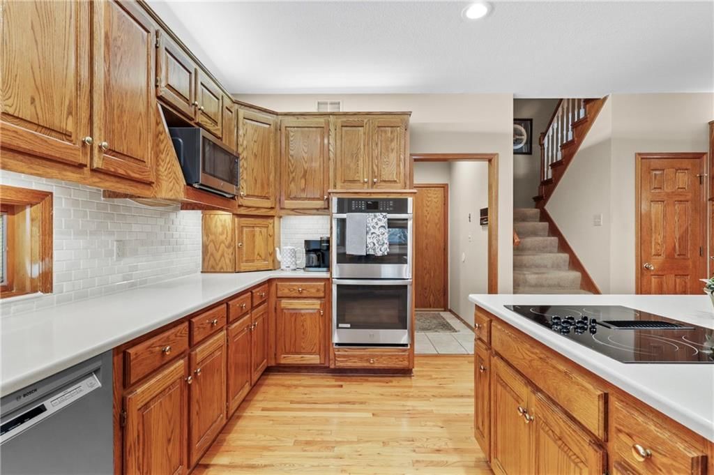 2436 NW Valley View Drive — photo 18