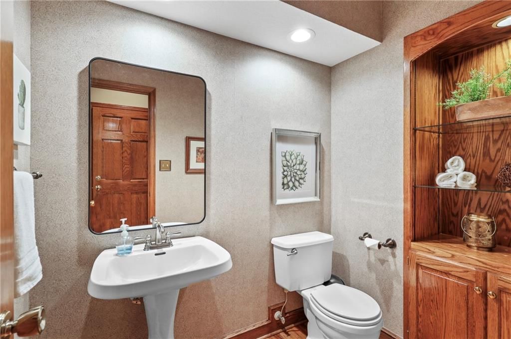 2436 NW Valley View Drive — photo 21