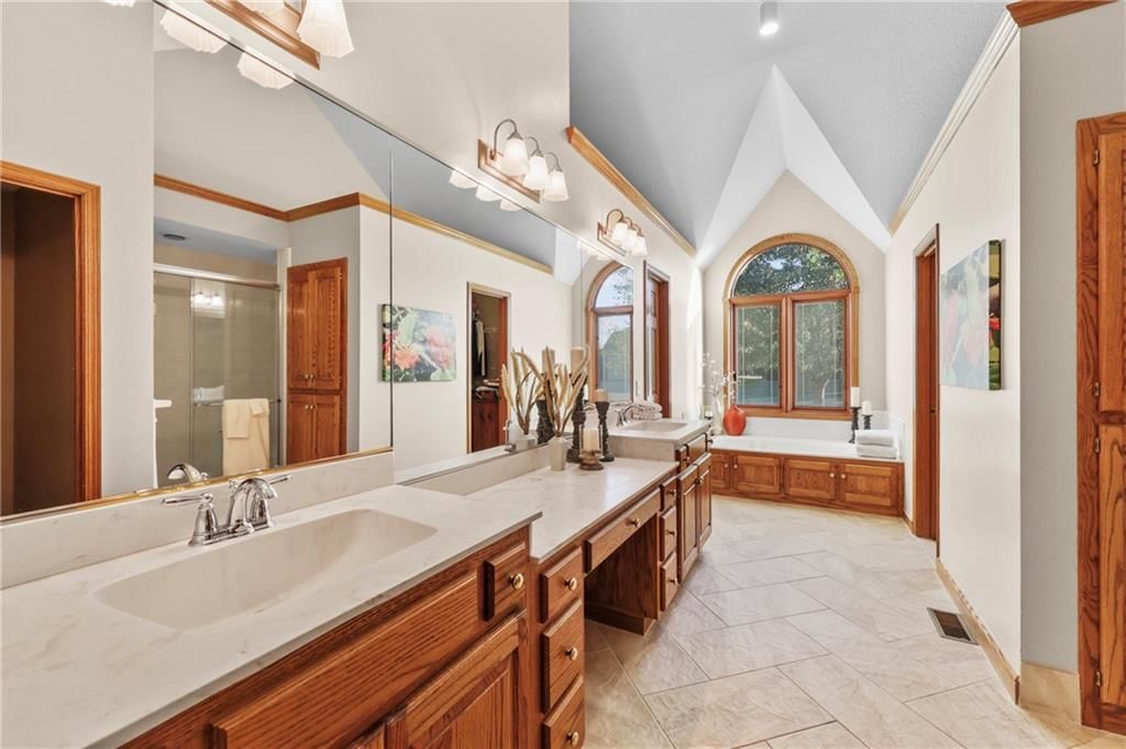 2436 NW Valley View Drive — photo 27