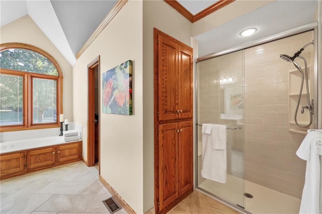 2436 NW Valley View Drive — photo 29