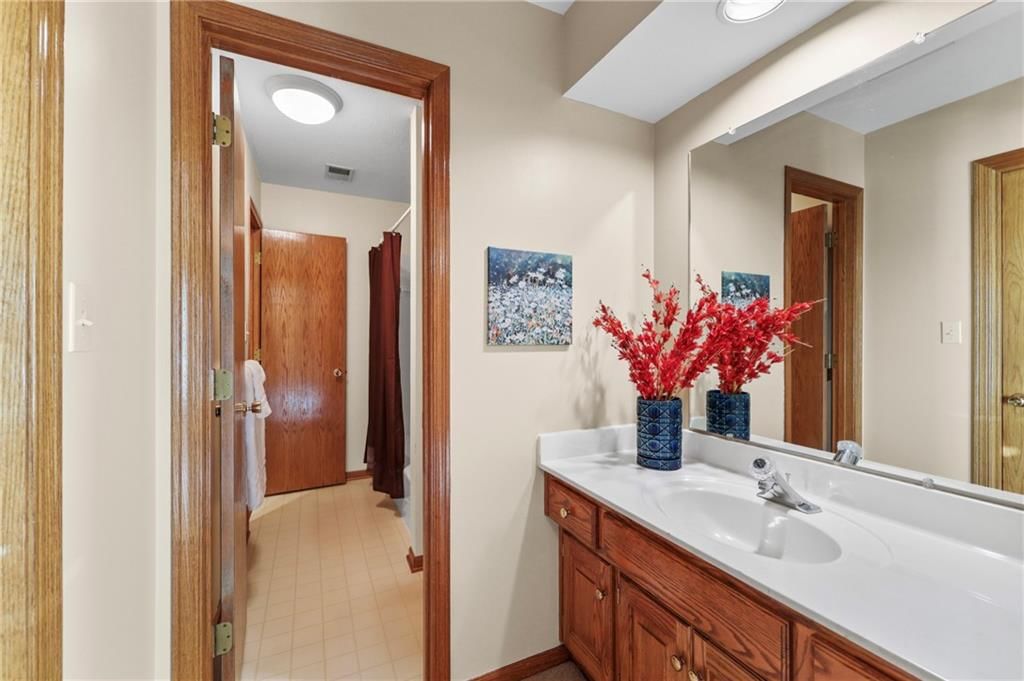 2436 NW Valley View Drive — photo 35