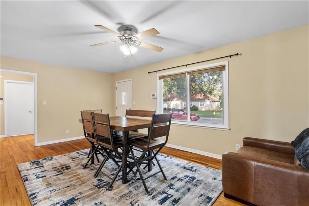 Photo 5 of 27 - 908 S Hunter Drive