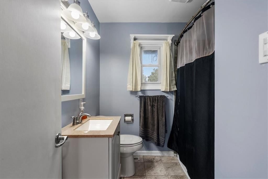Photo 7 of 27 - 908 S Hunter Drive