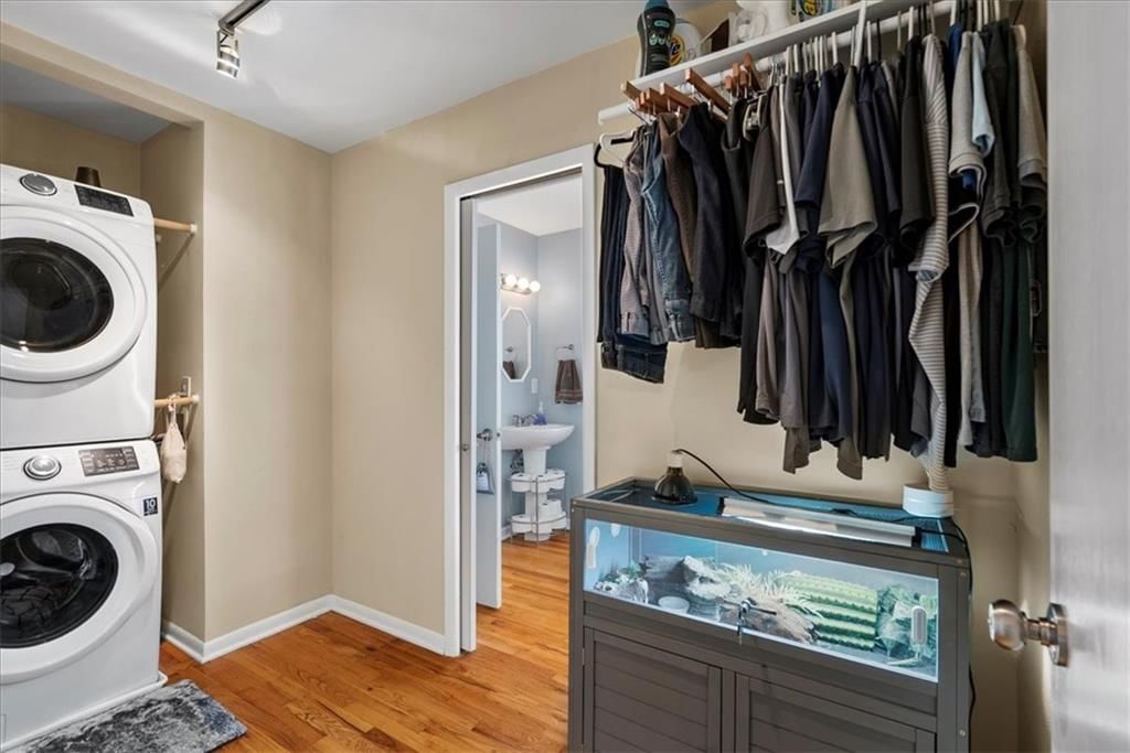 Photo 9 of 27 - 908 S Hunter Drive