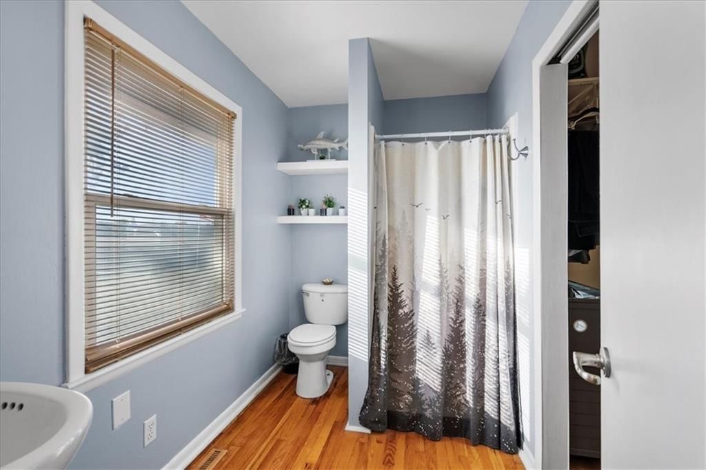 Photo 10 of 27 - 908 S Hunter Drive