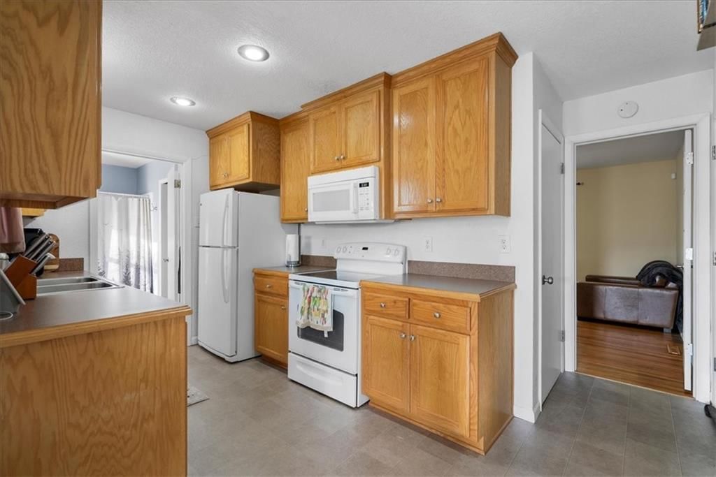 Photo 11 of 27 - 908 S Hunter Drive