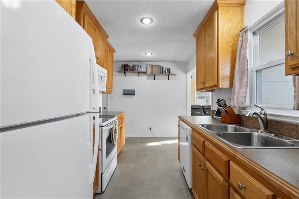 Photo 12 of 27 - 908 S Hunter Drive