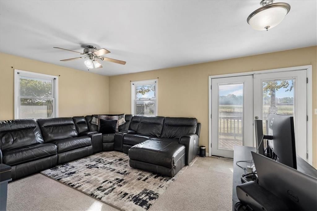 Photo 14 of 27 - 908 S Hunter Drive