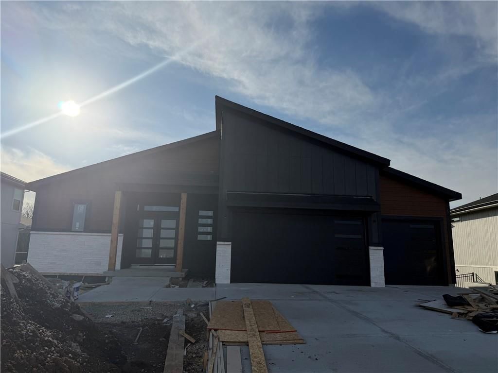9050 FREEDOM Circle, Lenexa, KS