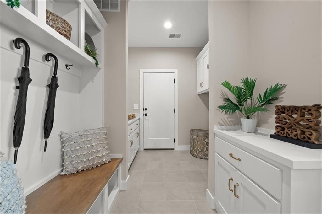 8207 Aurora Street — photo 8