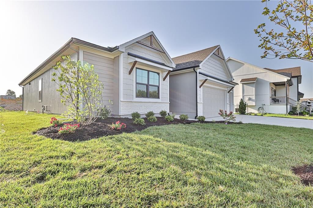 14014 Crawford Creek Circle, Lake Lotawana, MO: listing photo 2