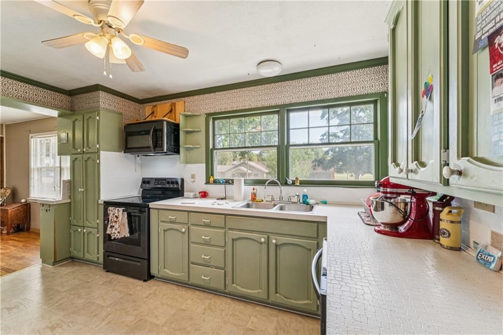 1210 S Gordon Street — photo 13