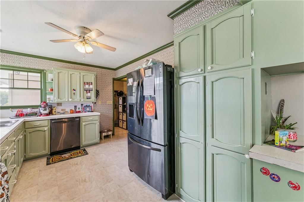 1210 S Gordon Street — photo 15