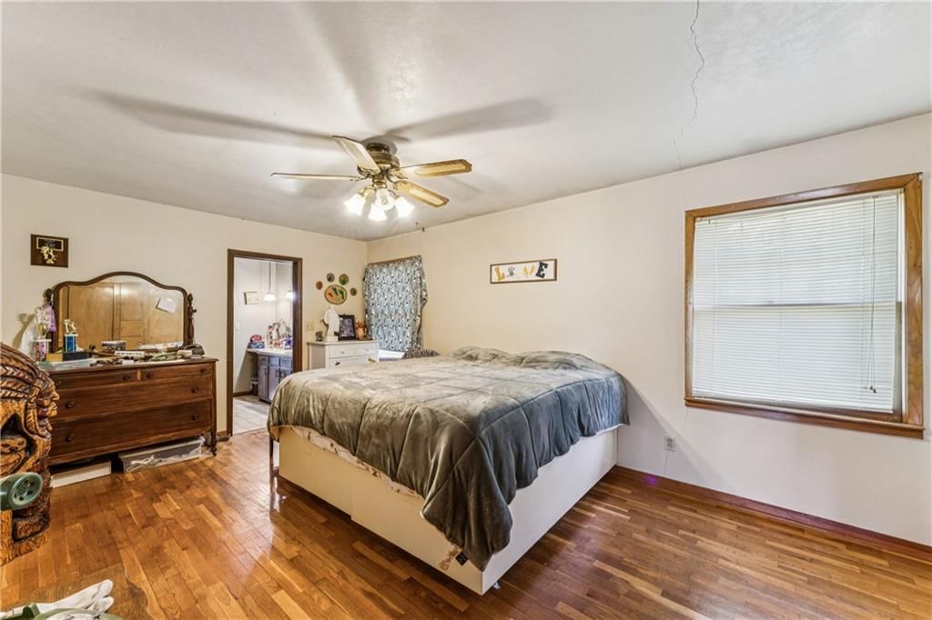 1210 S Gordon Street — photo 23