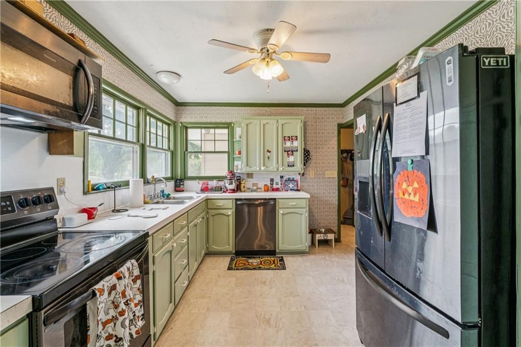 1210 S Gordon Street — photo 38