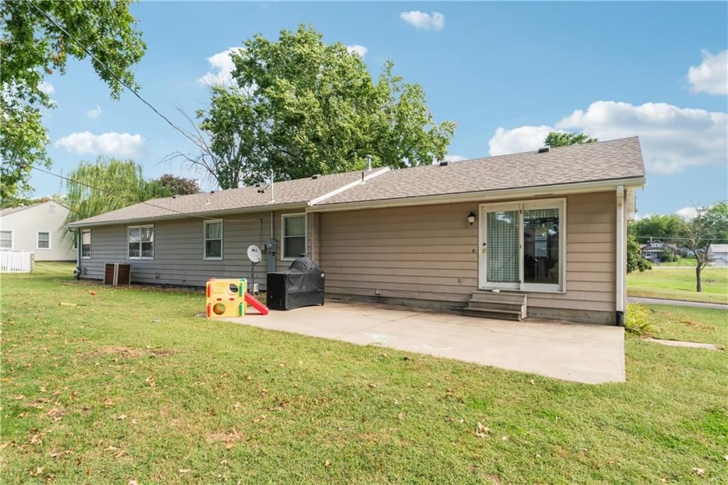 1210 S Gordon Street — photo 47