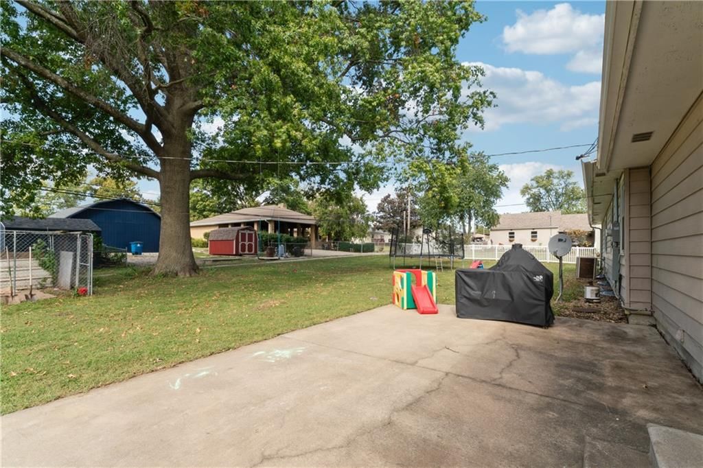 1210 S Gordon Street — photo 48